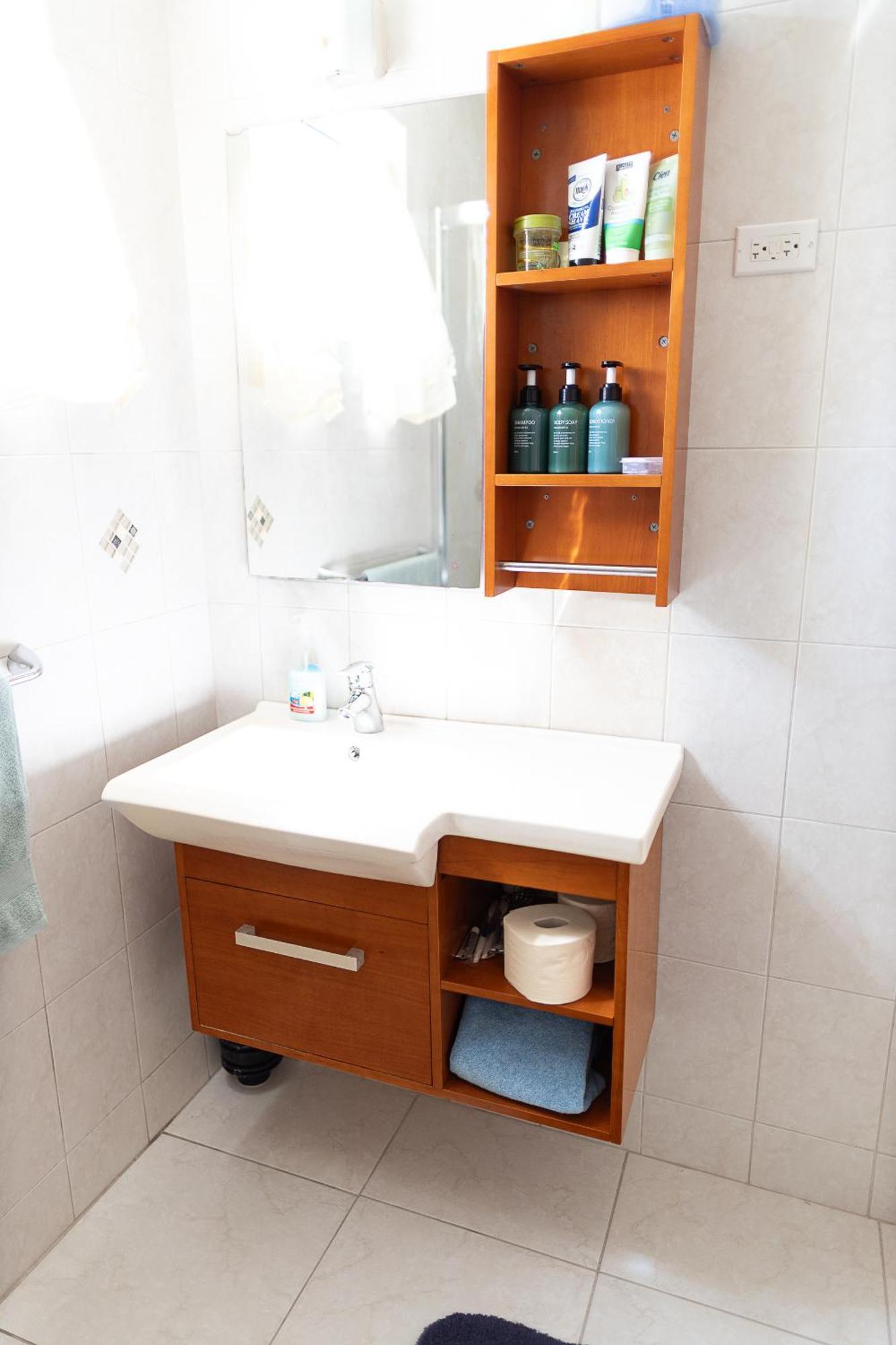 Seashades 2br 1 Full And 1 Half Bathrooms With Pool Close To Sleeps 4 * Christ Church