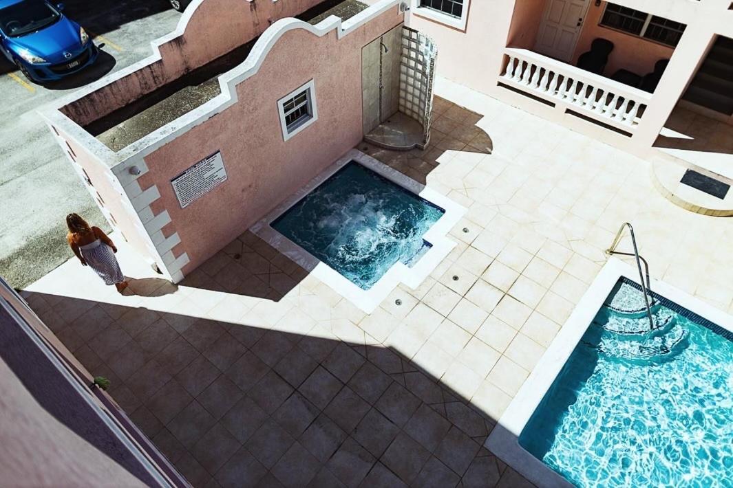 Seashades 2br 1 Full And 1 Half Bathrooms With Pool Close To Sleeps 4 * Christ Church